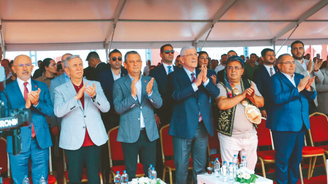 CHP'li Ankara Büyükşehir Belediye Başkanı Mansur Yavaş, İYİ Parti Genel Başkanı Müsavat Dervişoğlu ile genel başkan olduğu günden bu yana ilk kez yan yana geldi. 