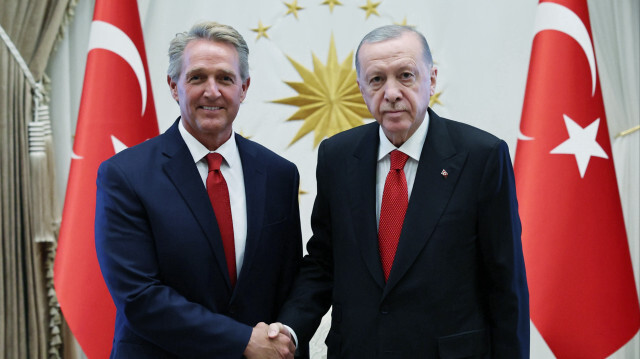 Cumhurbaşkanı Recep Tayyip Erdoğan, ve ABD'nin Ankara Büyükelçisi Jeff Flake