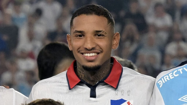 Le défenseur de Nacional, Juan Manuel Izquierdo, pose pour la photo d'équipe lors du match retour du troisième tour de la Copa Libertadores entre Nacional (Uruguay) et Always Ready (Bolivie) au stade Gran Parque Central de Montevideo, le 14 mars 2024.