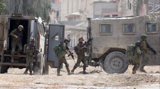 Des soldats israéliens lors d'un raid dans le camp de réfugiés palestiniens de Nur Shams près de la ville de Tulkarem en Palestine occupée, le 28 août 2024.