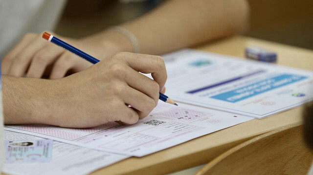 Sınava 'yüzer okulda' hazırlanan depremzede öğrencileri üniversite heyecanı sardı!