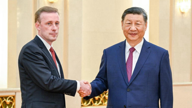 Le conseiller à la sécurité nationale des Etats Unis, Jake Sullivan, et le président de la République populaire de Chine, Xi Jinping, à Beijing, le 29 août 2024.