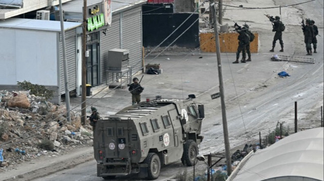 L'armée d'occupation lors d'un raid dans le camp d'Al-Faraa pour les réfugiés palestiniens près de la ville de Tubas en Palestine occupée, le 28 août 2024.