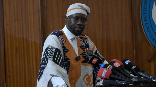 Le Premier ministre sénégalais Ousmane Sonko prononçant un discours lors d'une conférence à l'université Cheikh Anta Diop de Dakar, le 16 mai 2024.