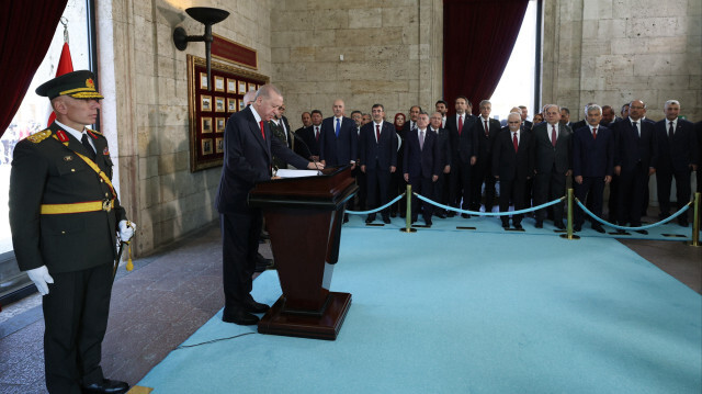 Cumhurbaşkanı Recep Tayyip Erdoğan ve devlet erkanı Anıtkabir'i ziyaret etti