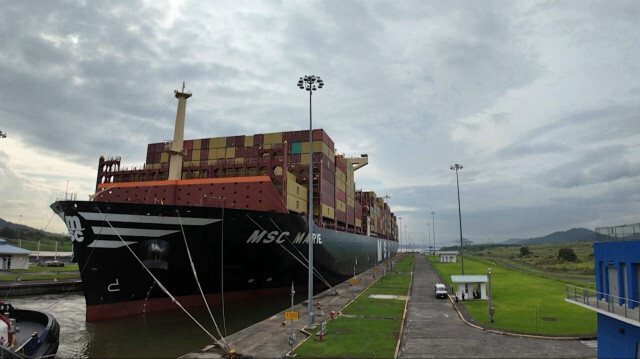 Un navire marchand d'une capacité de 17.640 conteneurs, sous pavillon du Liberia, a battu le record du navire ayant la plus grande capacité de transport de marchandises à avoir traversé le canal de Panama au cours de ses 110 années d'exploitation, a annoncé l'autorité du canal.