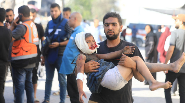 Terör devleti İsrail, Gazze'de sivillerin sığındığı iki okulu bombalamış ve çoğu çocuk onlarca Filistinli şehit olmuştu.