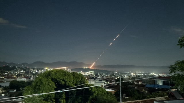 Un missile tiré depuis une base militaire dans la commune de Lashio, au nord de l'État de Shan, le 28 octobre 2023.