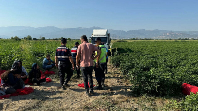 Manisa'da kamyonun altında kalan çocuğun ölmesi üzerine yakınları sürücüyü tabancayla vurdu.