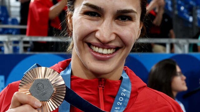 Buse Tosun Cavusoglu Tosun remporte la médaille de bronze de lutte libre féminine - 68 kg aux JO 2024 de Paris, le 6 août 2024.