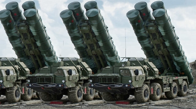 İran Devrim Muhafızları’ndan bir üye, Rusya’dan talep edilen S-400 Triumf Yüksek İrtifa Hava Savunma Sistemi’nin İran’a ulaştığını aktardı.