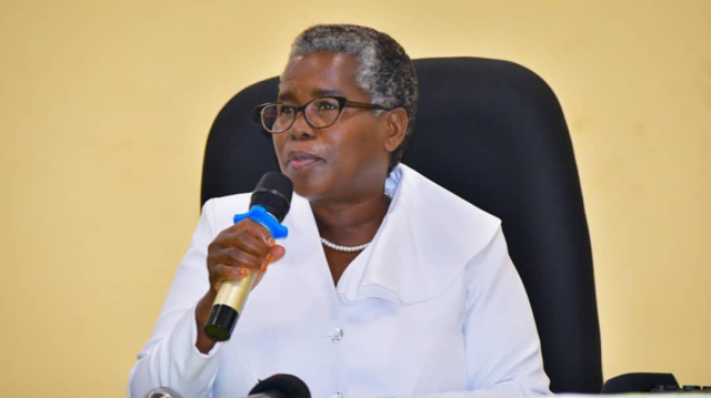 La ministre de la Santé publique du Burundi, Lyduine Baradahana, annonce un plan de riposte de 42 milliards de francs burundais pour lutter contre l'épidémie de variole du singe, en sollicitant des partenaires financiers pour le soutenir.