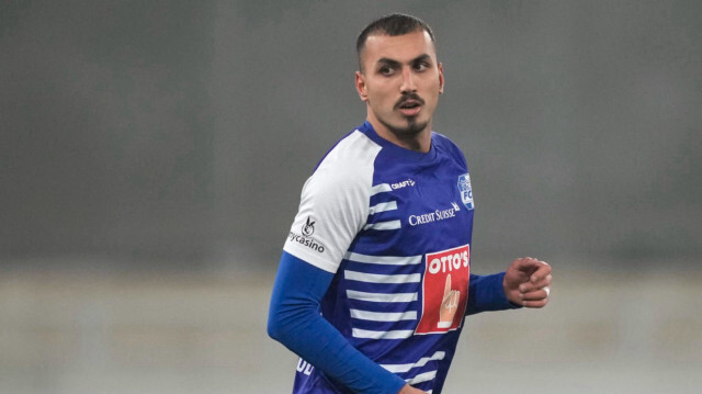 Serkan İzmirlioğlu, stoper bölgesinin dışında sağ bekte de görev yapabiliyor. 