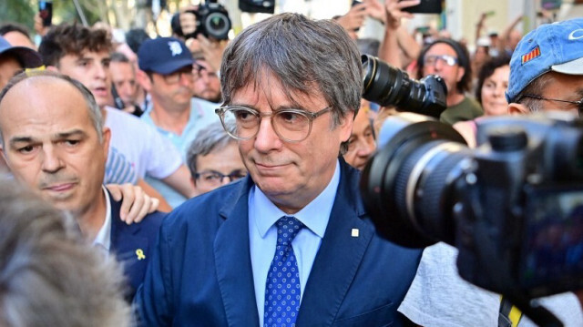 Le leader séparatiste exilé de Catalogne, Carles Puigdemont, arrive à Barcelone alors que son parti séparatiste JxCAT, au ton ferme, a organisé une cérémonie d'accueil, en prévision d'un vote d'investiture au Parlement de Catalogne, le 8 août 2024. 
