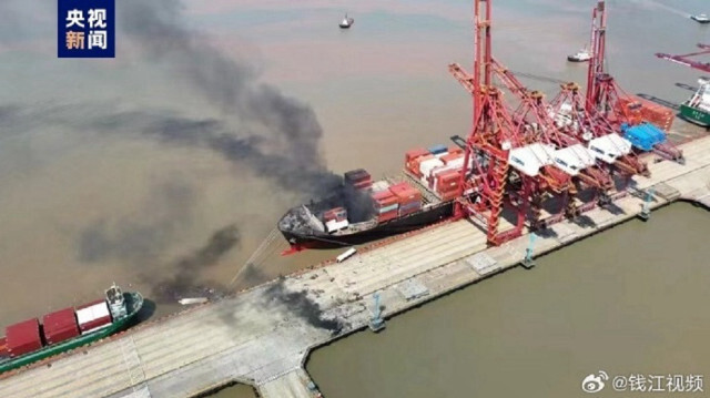 L'explosion s'est produite vers 13h40 (05h40 GMT) sur la proue du YM Mobility, amarré au port de Ningbo-Zhoushan, dans la province du Zhejiang en Chine.