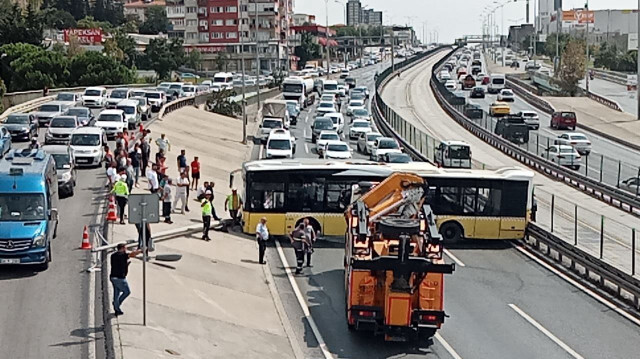 İETT otobüsü kaza yaptı