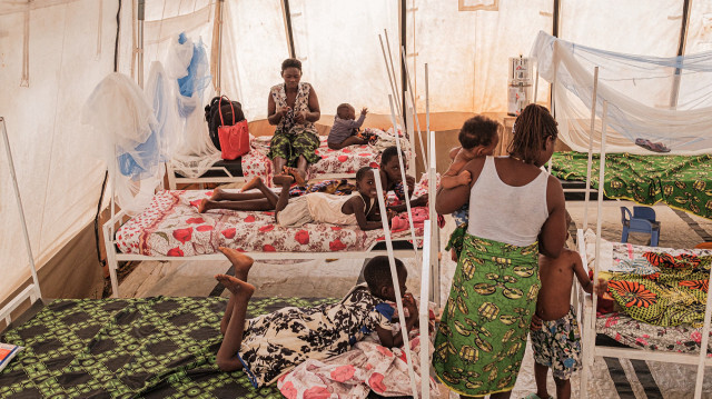 Vue générale d'une salle pour les enfants infectés par le Mpox au centre de traitement du Mpox de l'hôpital universitaire de Kamenge à Bujumbura, Burundi, le 22 août 2024.