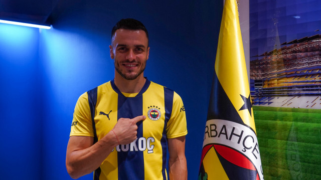 Le joueur serbe Filip Kostic rejoint le club turc de Fenerbahçe, le 9 septembre 2024.