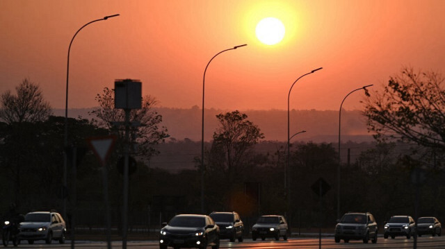 Le soleil se couche à Brasilia, au Brésil, au milieu de la fumée des incendies de forêt dans les États du nord et du centre-ouest, le 9 septembre 2024.