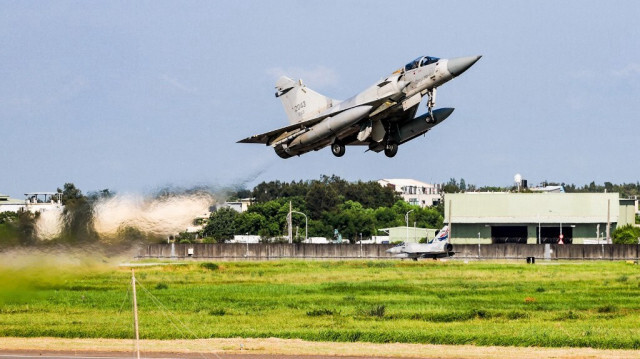 Un Mirage 2000 de l'armée de l'air taïwanaise décollant lors de l'exercice annuel Han Kuang sur une base aérienne non divulguée à Taïwan.