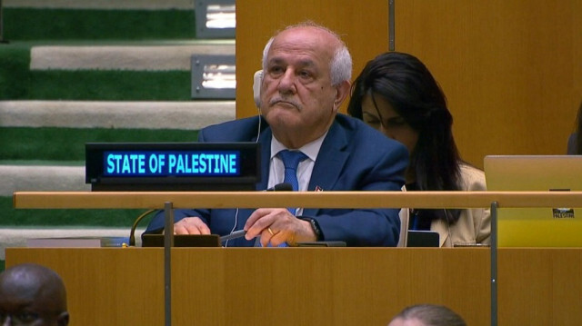 L'ambassadeur palestinien à l'ONU, Riyad Mansour, a pris place dans la salle de l'Assemblée générale de l'ONU à la table marquée "State of Palestine" (État de Palestine) le 10 septembre 2024.