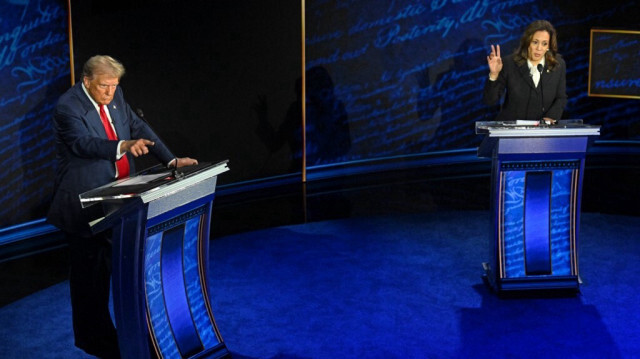 L'ancien président des États-Unis et candidat républicain à la présidence Donald Trump lors d'un débat présidentiel avec la vice-présidente américaine et candidate démocrate à la présidence Kamala Harris, au National Constitution Center à Philadelphie, Pennsylvanie, le 10 septembre 2024. 