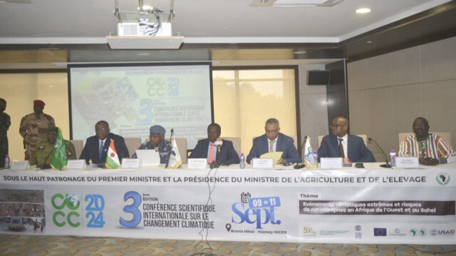 La 3ème Conférence internationale sur les changements climatiques au Sahel et en Afrique de l'Ouest a commencé le 11 septembre 2024 à Niamey, réunissant des experts pour discuter des risques de catastrophes liés aux événements climatiques extrêmes dans cette région vulnérable.