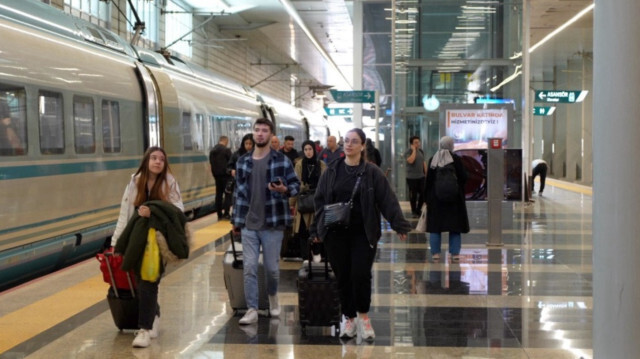 Süper hızlı tren, Ankara-İstanbul arasında 350 kilometre saat hızla seyahat edebilecek. (Foto: Arşiv)