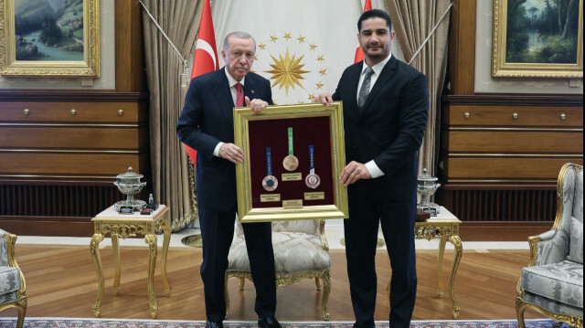 Cumhurbaşkanı Recep Tayyip Erdoğan, milli güreşçi Taha Akgül'ü kabul etti.