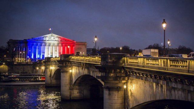 Paris a souligné qu'elle ne reconnaîtrait pas les résultats de ces scrutins, les qualifiant de "factices" et contraires au droit international. 