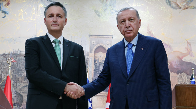 Le président turc Recep Tayyip Erdogan et Denis Becirovic, le chef de la présidence de Bosnie-Herzégovine lors d'une conférence de presse conjointe, le 14 septembre 2024. 