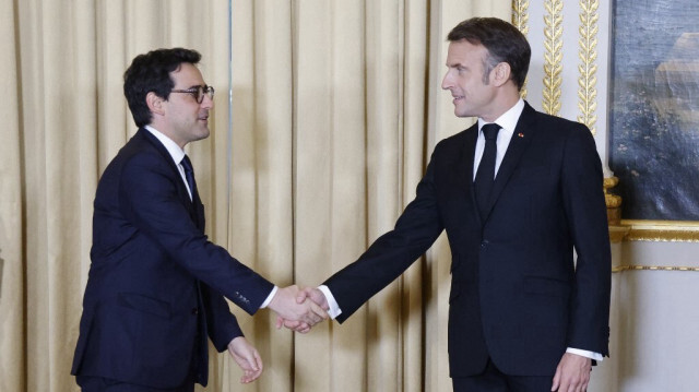 Le ministre démissionnaire de l'Europe et des Affaires étrangères de France, Stéphane Séjourné et le président français, Emmanuel Macron.