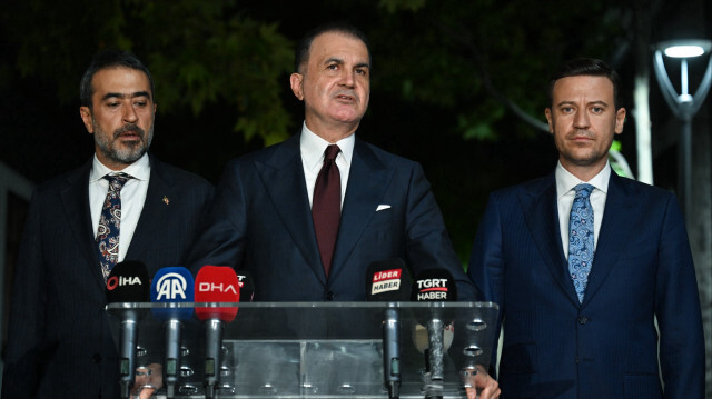 AK Parti Genel Başkan Yardımcısı ve Parti Sözcüsü Ömer Çelik, Türkiye Buluşmaları programı kapsamında AK Parti Ankara İl Başkanlığı'nın Ulucanlar Cezaevi'nde düzenlediği STK buluşması sonrası basın mensuplarının sorularını yanıtladı.

