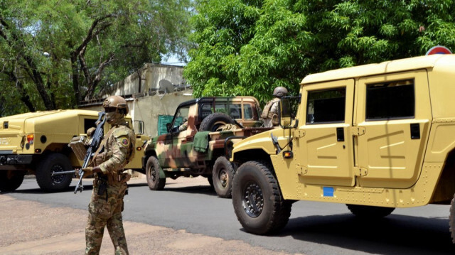 Des tirs et explosions ont retenti ce mardi matin dans la capitale malienne, Bamako, alors que des hommes armés ont attaqué un camp de gendarmerie. 