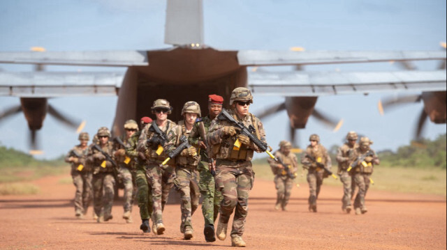 Le camp militaire de Lomo-nord, utilisé par l'armée française pendant 48 ans, a été restitué à l'armée ivoirienne le 18 septembre 2024, signalant un nouveau partenariat entre la Côte d'Ivoire et la France.