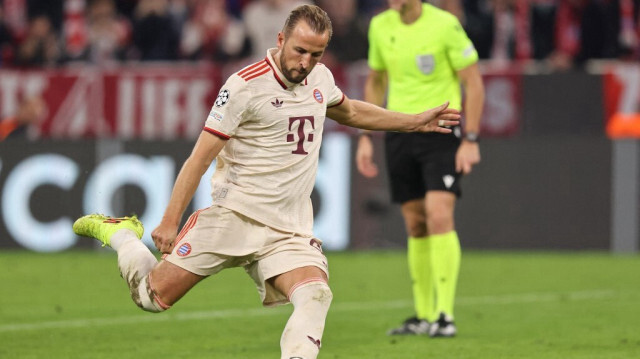 L'attaquant anglais du Bayern Munich, Harry Kane, inscrit le but du 7-2 sur penalty lors du match de football de la Ligue des champions de l'UEFA entre le FC Bayern Munich et le GNK Dinamo Zagreb à Munich, le 17 septembre 2024.