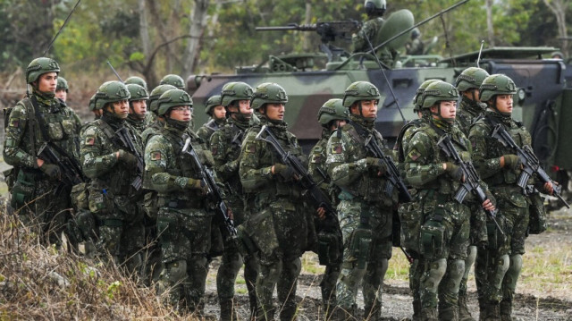 Des soldats de l'armée participent à un exercice anti-infiltration à Taitung.