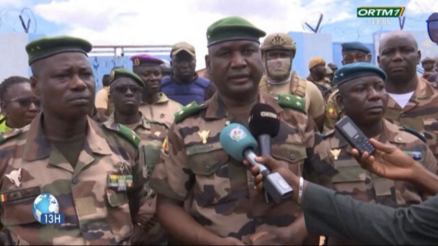 Capture d'écran d'une vidéo de l'Office de Radiodiffusion-Télévision du Mali (ORTM) datant du 17 septembre 2024, montrant le chef d'état-major de l'armée malienne, Oumar Diarra (C), s'exprimant devant les médias à Bamako.