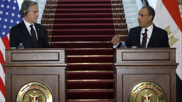 Le ministre égyptien des Affaires étrangères, Badr Abdelatty (D), et le secrétaire d'État américain, Antony Blinken (G), lors d'une conférence de presse commune au palais Tahrir au Caire en Égypte, le 18 septembre 2024.