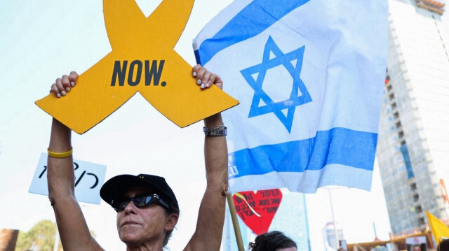 Des manifestants pro-israéliens bloquent la circulation lors d'un rassemblement appelant à la libération des otages israéliens à Tel Aviv, le 2 septembre 2024.