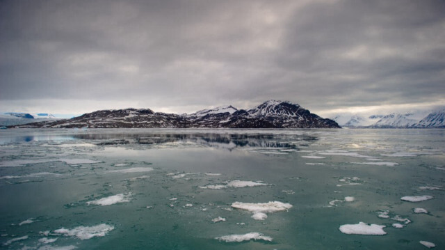 Vue du fjord norvégien Kongsfjord depuis la base scientifique de Ny-Ålesund, le 5 juin 2010.