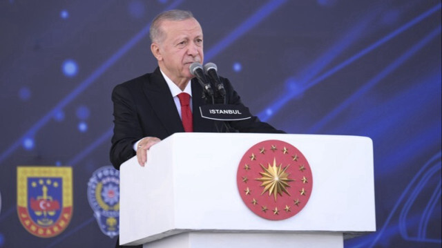 Le Président turc, Recep Tayyip Erdogan, a prononcé un discours lors de la cérémonie de mise en service de 7 204 nouveaux véhicules au sein des forces de gendarmerie et de police à l'aéroport Atatürk d'Istanbul en Türkiye, le 20 septembre 2024.