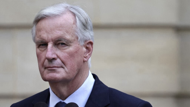 Le nouveau Premier ministre français Michel Barnier assiste à la cérémonie de passation des pouvoirs à l'hôtel Matignon à Paris, le 5 septembre 2024.