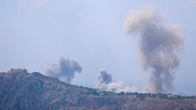 Fumée se déggeant après une frappe aérienne menée dans la région de Nabatieh, au sud du Liban, le 23 septembre 2024.