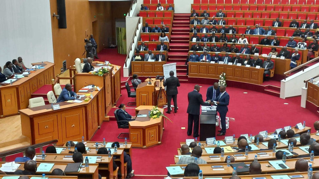 L'Assemblée constituante gabonaise a achevé l'examen du projet de constitution, une étape cruciale vers le retour à un régime civil après le coup d'État de 2023.