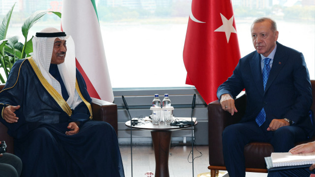 Le président turc Recep Tayyip Erdogan rencontre le prince héritier du Koweït, S.E. Cheikh Sabah Khaled Hamad Al-Sabah au Centre Turkevi à New York, le 23 septembre 2024.