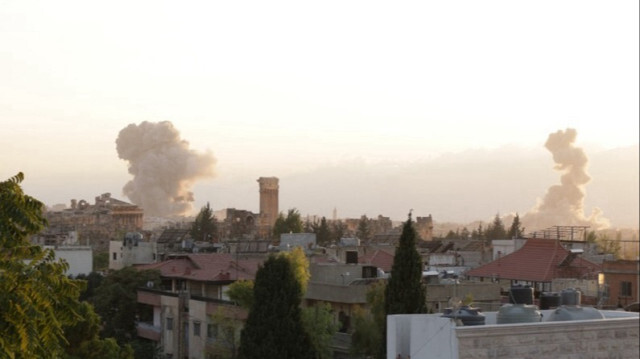 De la fumée s'élève lors de frappe israélienne dans la plaine de Bekaa au sud du Liban, le 23 septembre 2024.