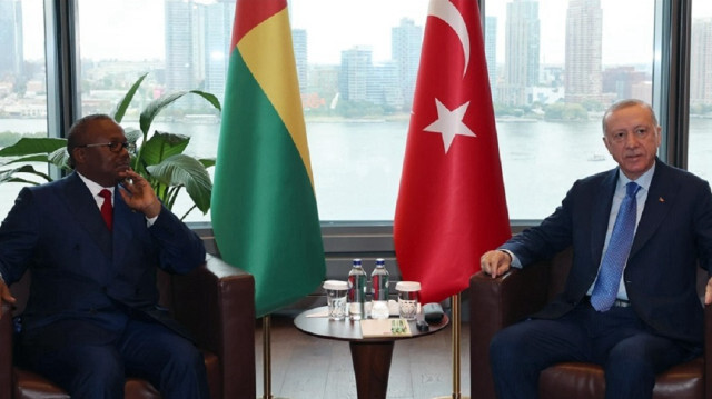 Turkish President Recep Tayyip Erdogan (R) and Guinea-Bissau President Umaro Sissoco Embalo (L)