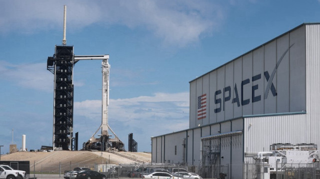 La fusée Falcon 9 Polaris Dawn de SpaceX repose sur le complexe de lancement 39A du Centre spatial Kennedy de la NASA le 26 août 2024 à Cap Canaveral, en Floride.