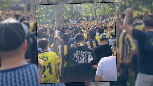 Fenerbahçeli taraftarlar Kadıköy'de toplandı.